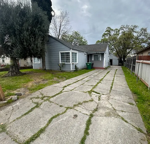 2112 E Webb St — Photo 1