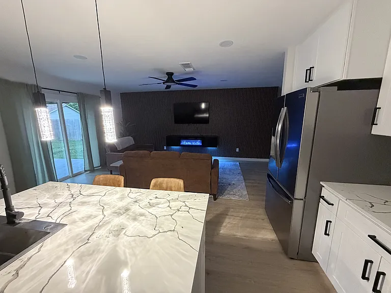 1409 Southmoor Dr — Photo 8