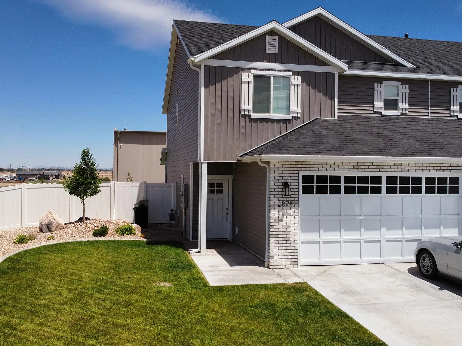 3 bed, 2.5 bath, 1673 sqft, $2,000 — Photo 1