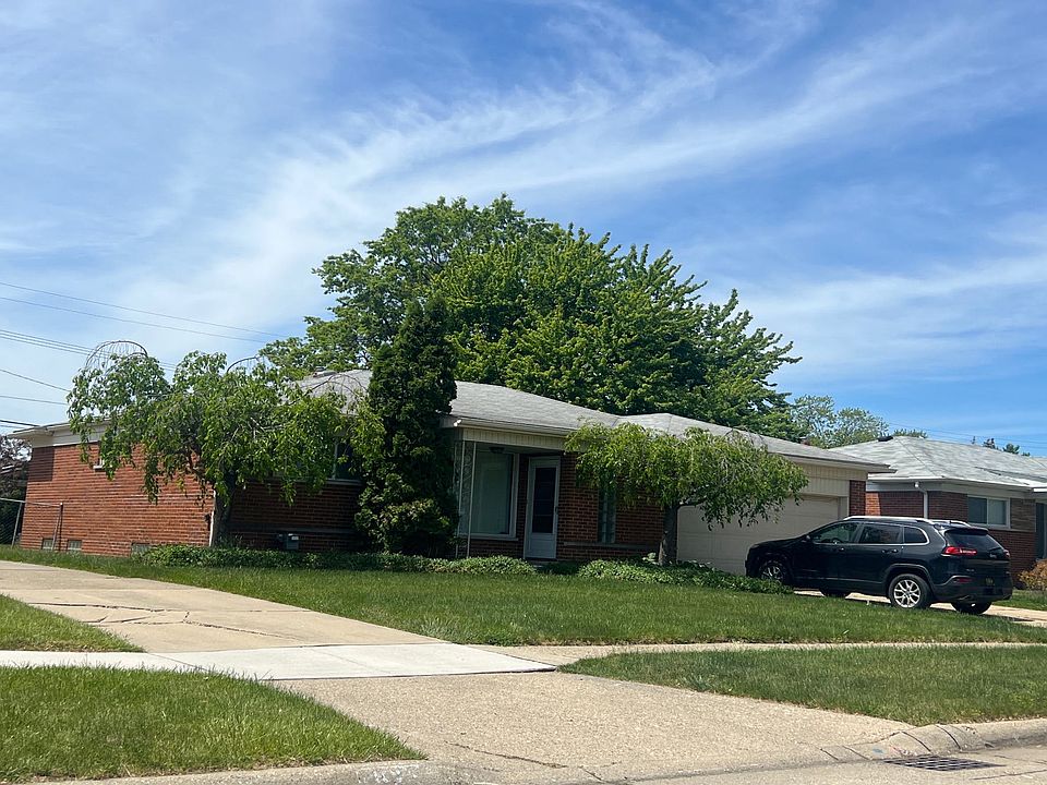 2nd image of 28303 Gilbert Dr