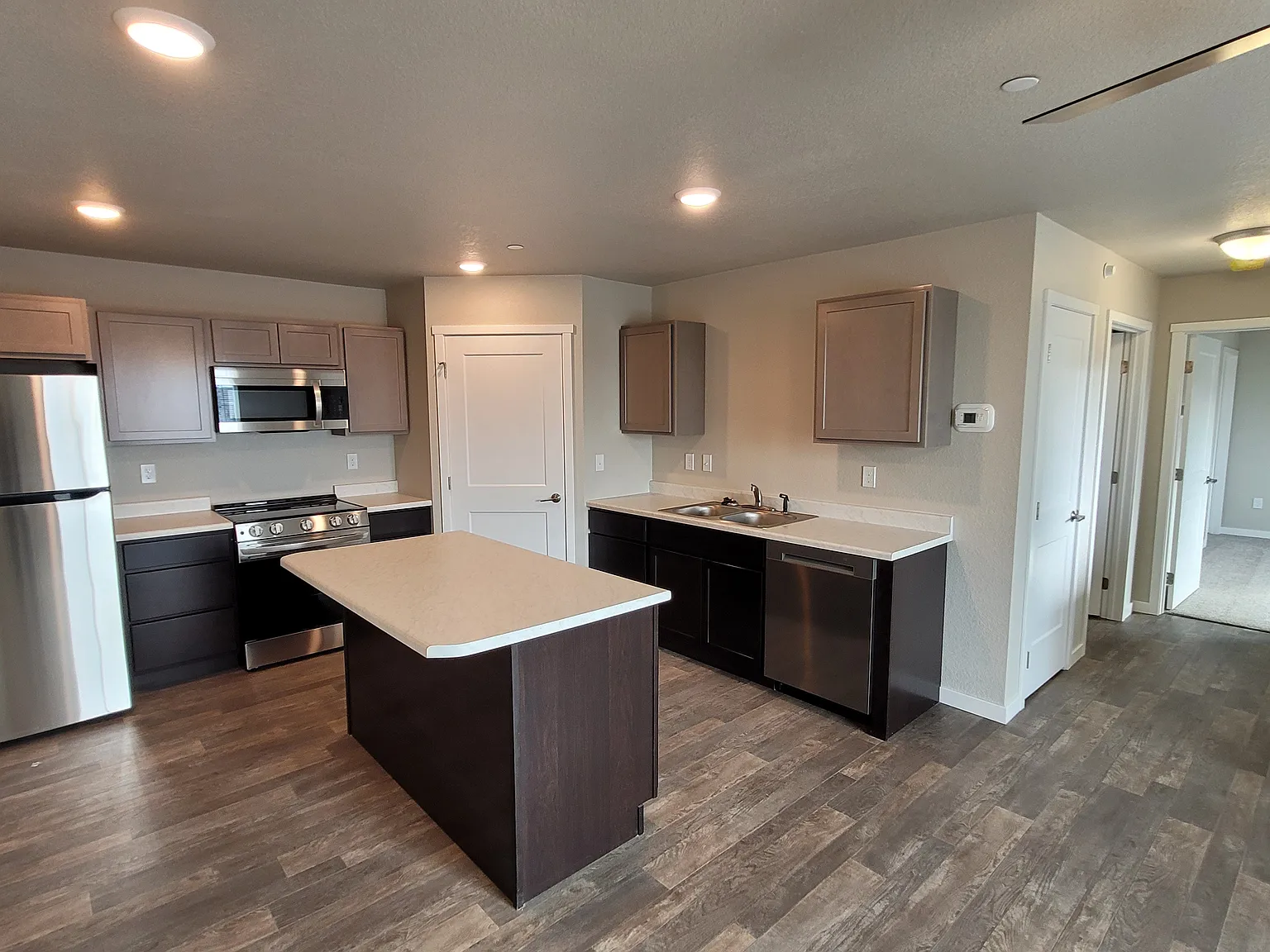 1 bed, 817 sqft, $1,200 — Photo 3