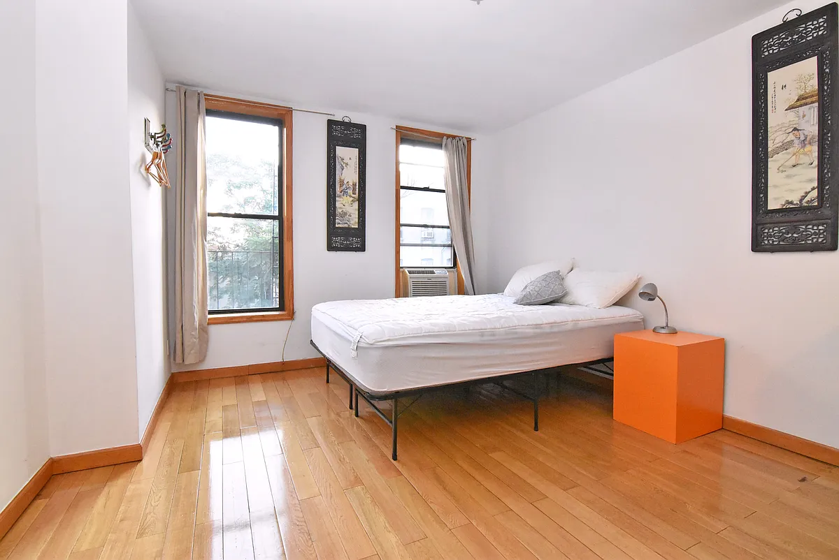 Building Photo - 536 E 14th St #14