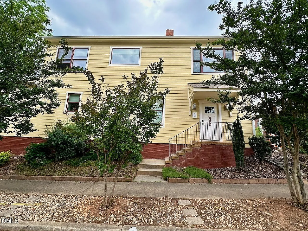 2 bed, 2.0 bath, 1338 sqft, $2,000 — Photo 2