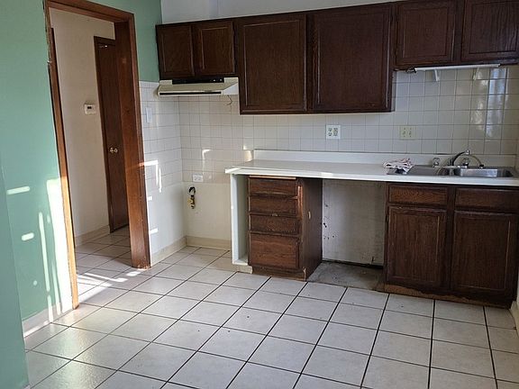 5th image of 1490 Stanley Blvd