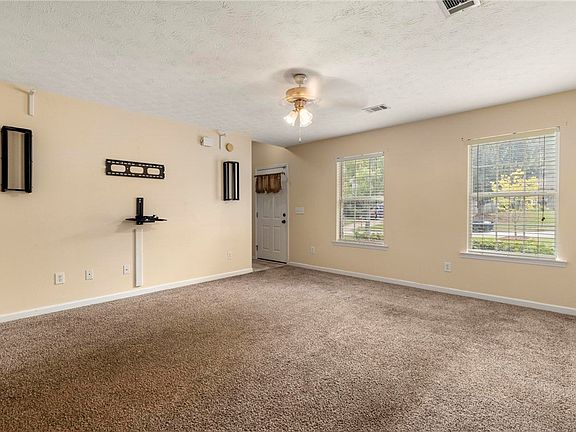 2nd image of 809 Greenwood Dr