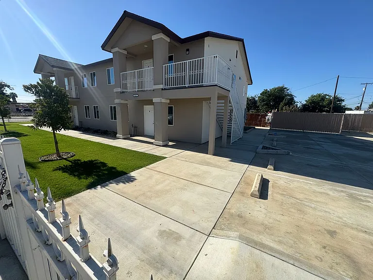 1627 Virginia Ave — Photo 2