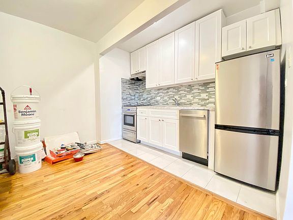 4th image of 14227 Barclay Ave APT 504