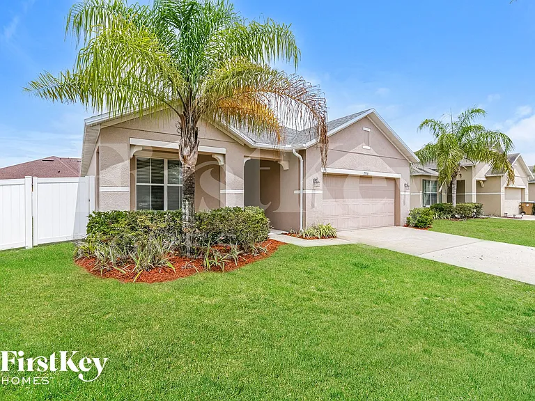 2716 Barclay Ln — Photo 2