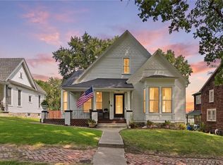 736 Walnut St, Leavenworth, KS 66048