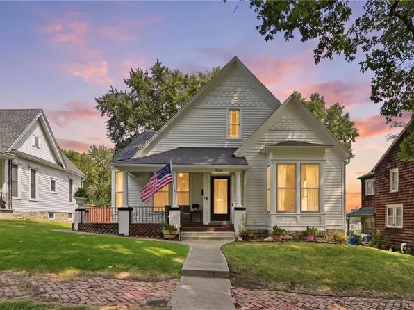 736 Walnut St, Leavenworth, KS 66048
