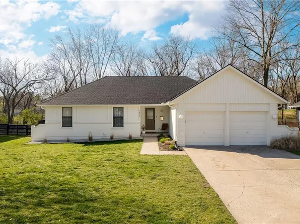7403 E 129th St, Grandview, MO 64030
