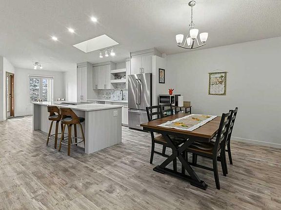 2nd image of 119 Edgepark Vlg NW