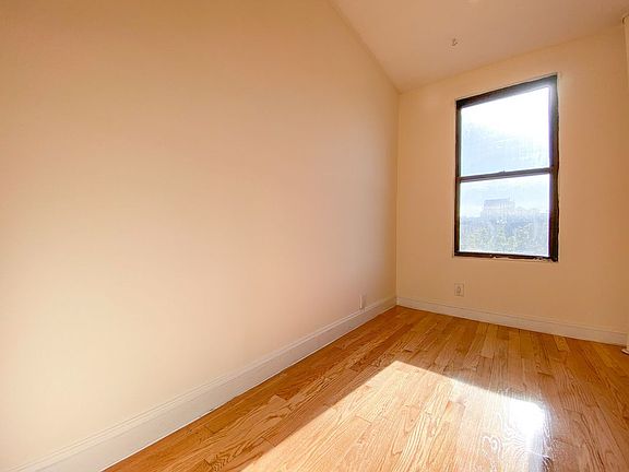 4th image of 261 W 21st St APT 25