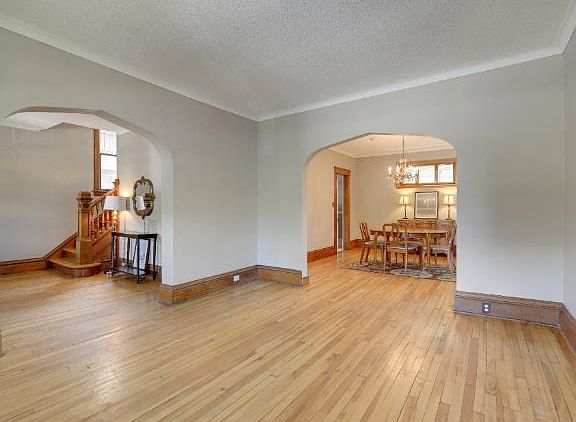 5th image of 2940 Emerson Ave N