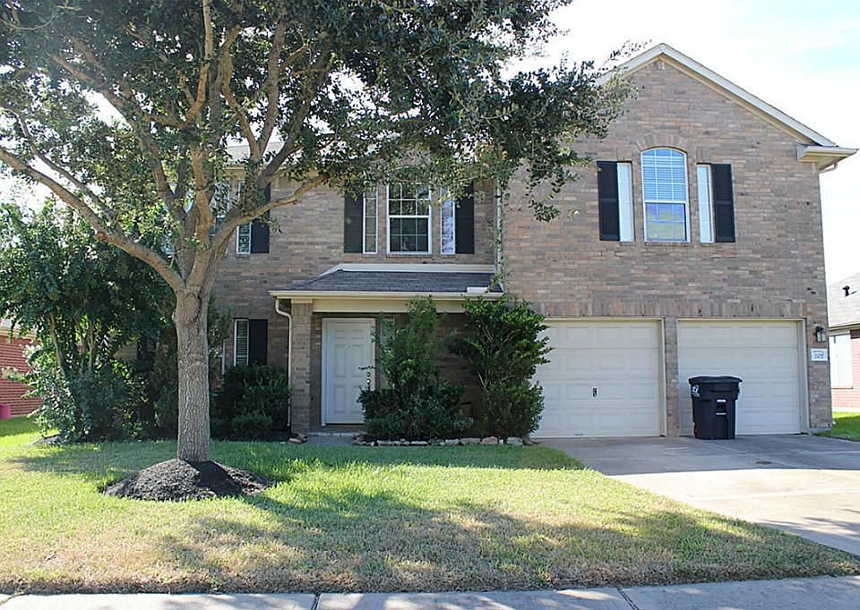 1st image of 207 Willoughby Dr