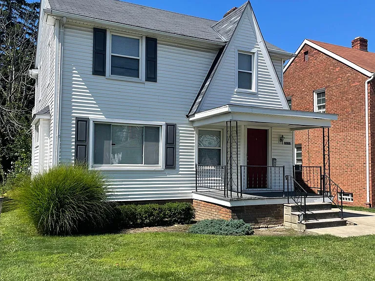 2228 S Taylor Rd — Photo 2