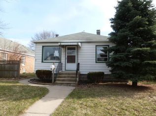 2909 E Van Norman Ave, St Francis, WI 53235