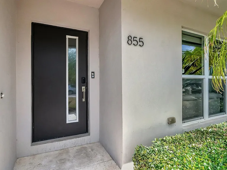 855 Berkeley St — Photo 3