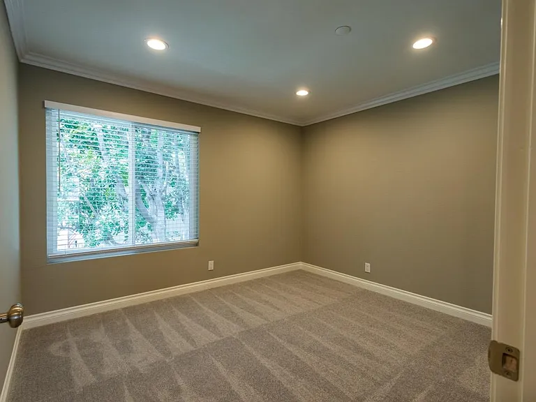 111 Abbeywood Ln — Photo 16