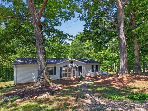 3rd image of 281 Dogwood Cir