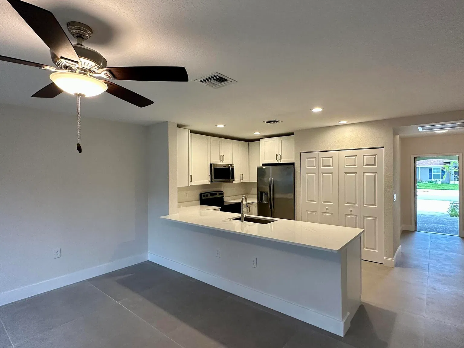 3 bed, 1157 sqft, $3,500 — Photo 2