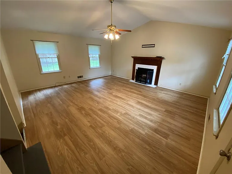 475 Radio Ct — Photo 2