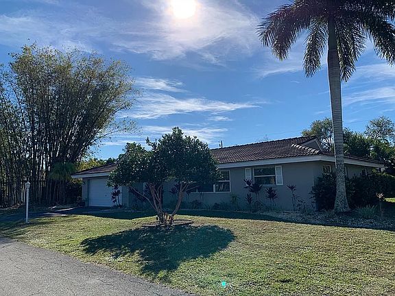 3rd image of 8361 Cypress Lake Dr