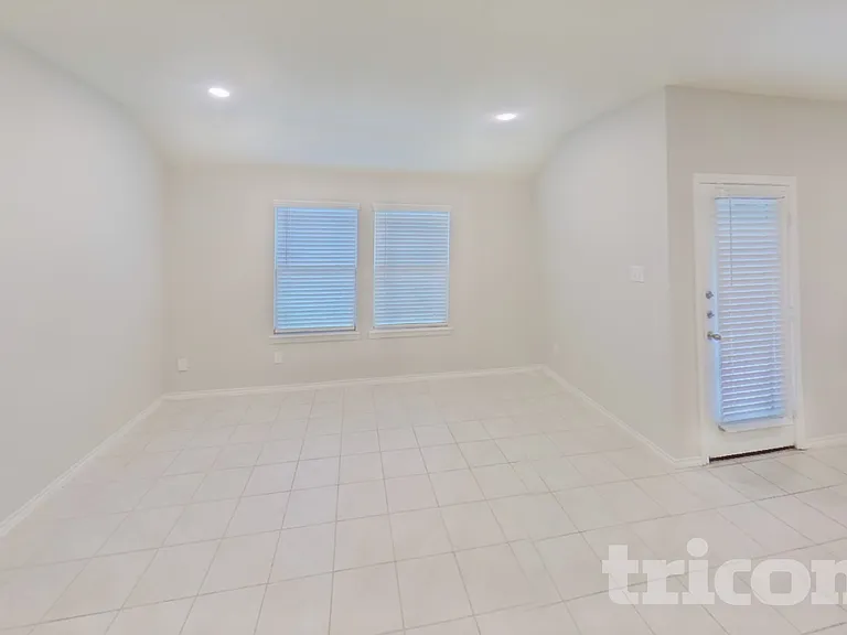 112 Woodland St — Photo 2