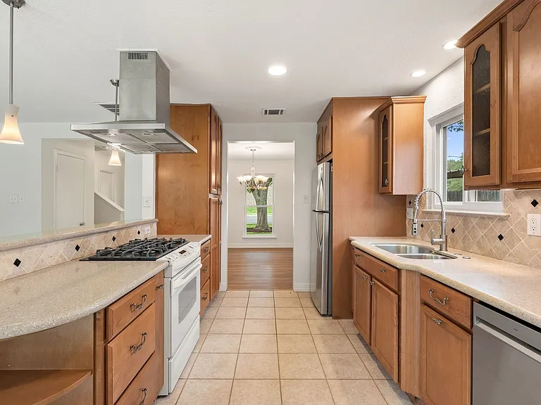 11811 Carshalton Dr — Photo 9