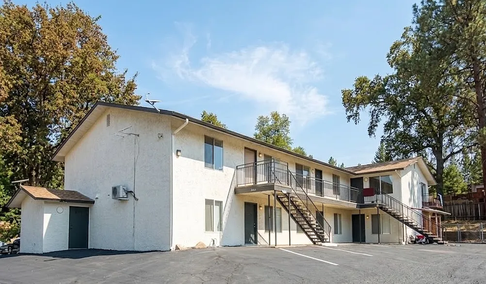 2 bed, 900 sqft, $1,600 — Photo 1
