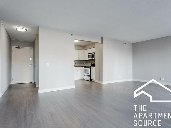 3rd image of 2551 N Clark St #5mwfbh35t