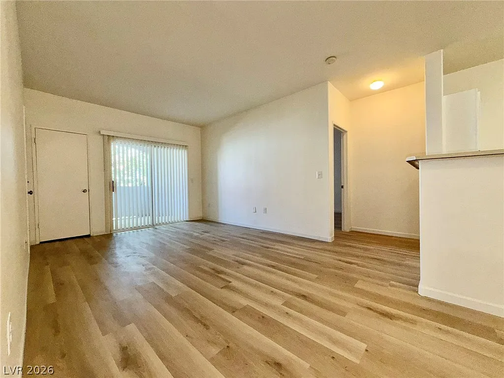 3 bed, 2.0 bath, 1100 sqft, $1,745 — Photo 2