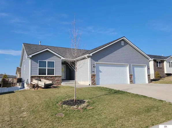 240 Orchard Pl, Hickman, NE 68372