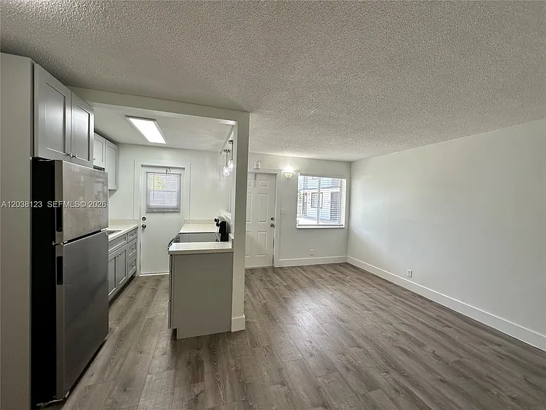 2325 Arthur St #6 — Photo 1