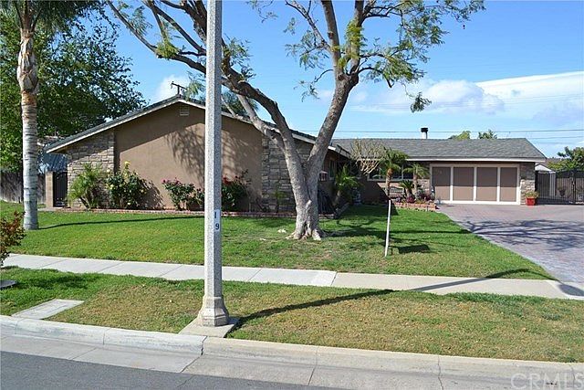 1st image of 805 W Hacienda Dr