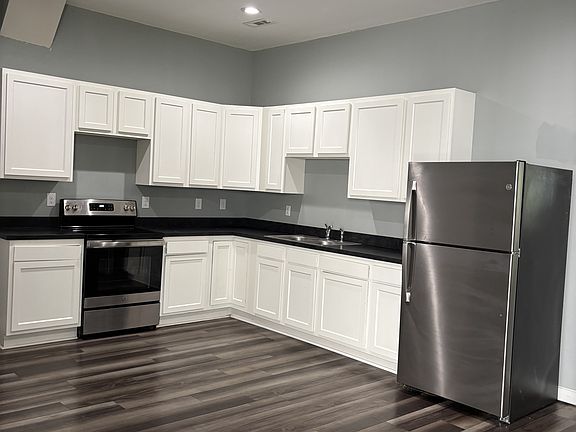 4th image of 2215 W Market St