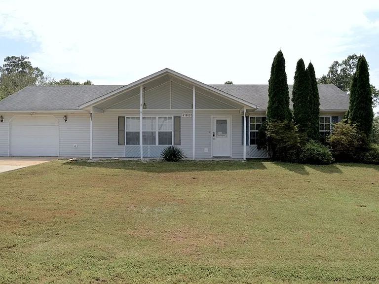 14620 Hobby Dr — Photo 1