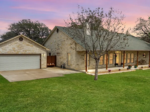 956 County Road 304, Floresville, TX 78114