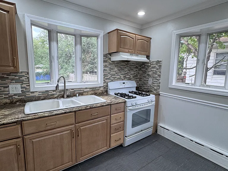 44 Lambert St #1 — Photo 6