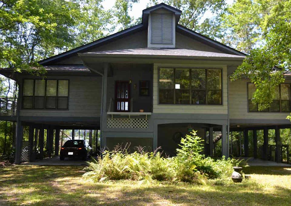 1st image of 520 Hickory Ln