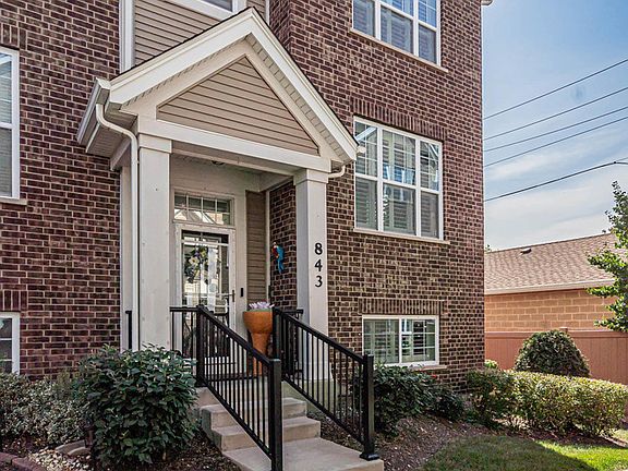 4th image of 843 Lexington Cir E