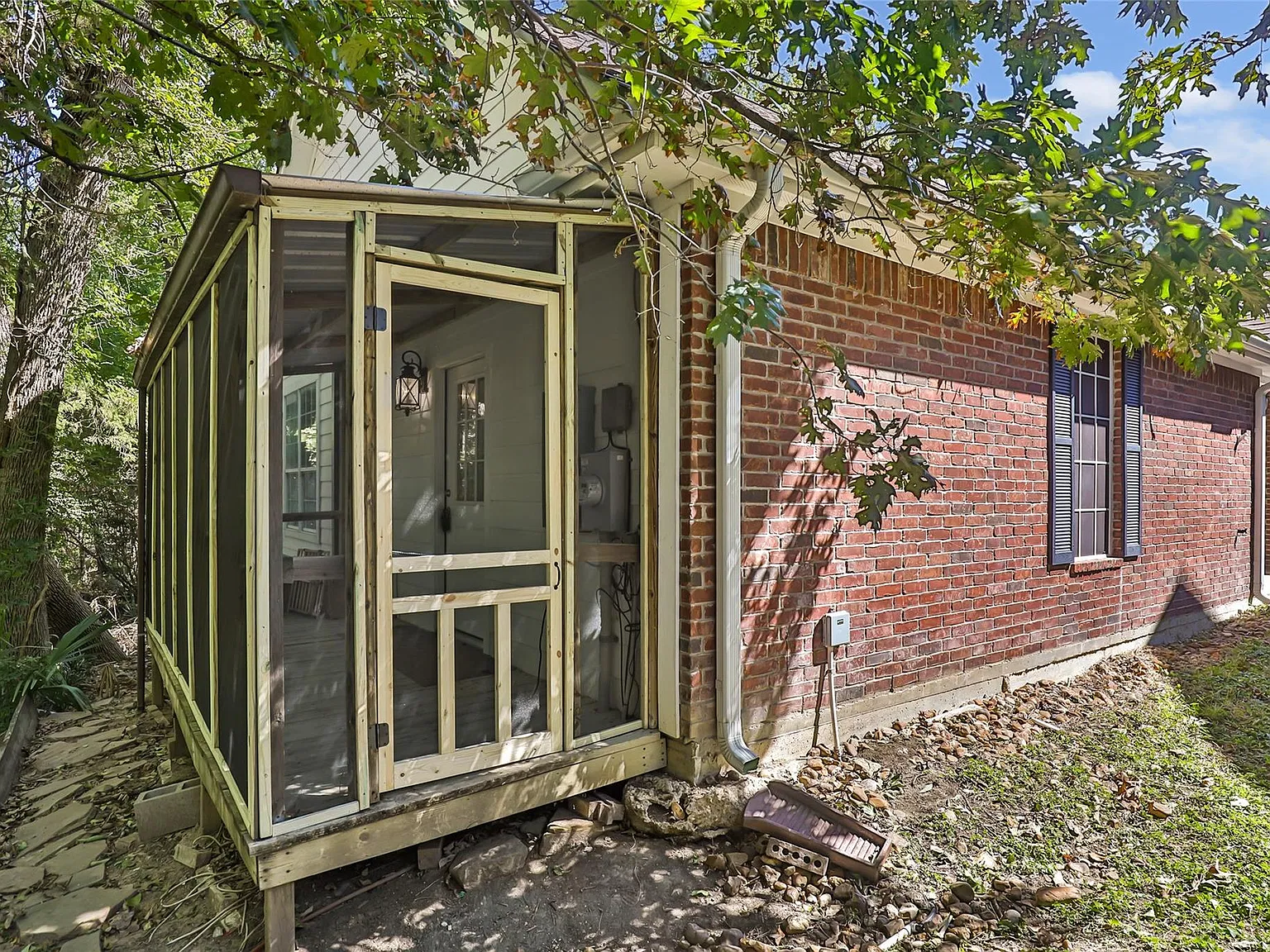 3 bed, 2.0 bath, 1598 sqft, $1,775 — Photo 4