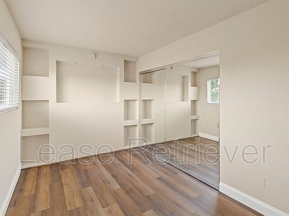 4th image of 940 Palm Cir