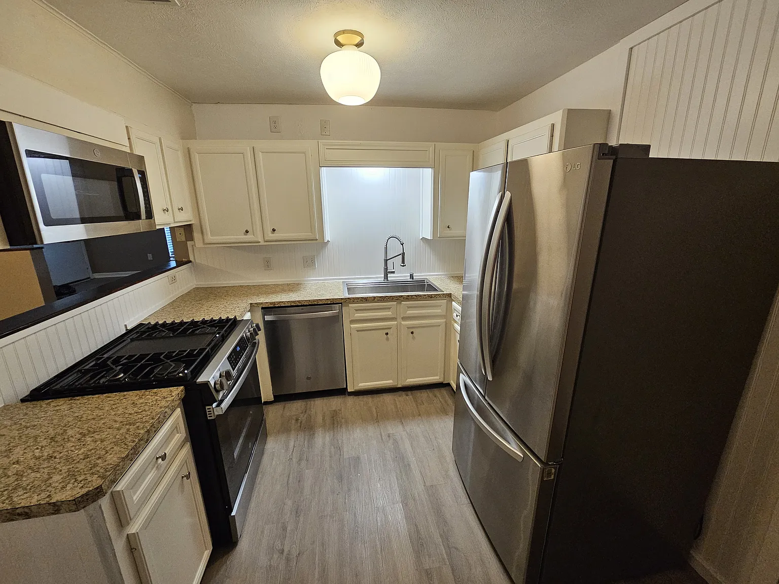 2 bed, 1120 sqft, $1,250 — Photo 2