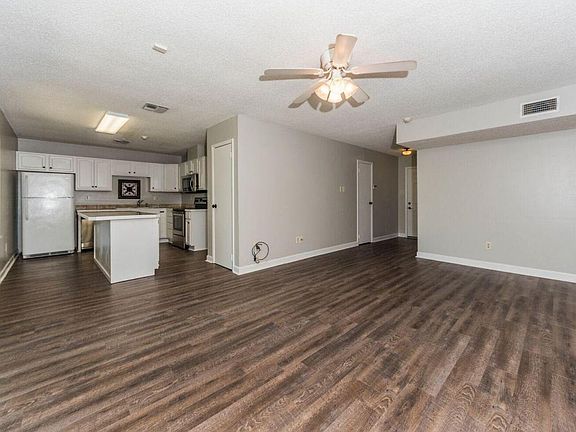 5th image of 300 Thompson Dr