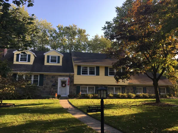 188 Ramblewood Rd, Moorestown, NJ 08057
