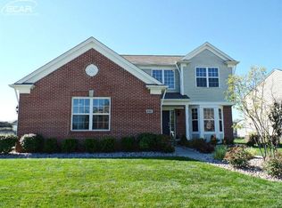 6102 Quartz Ln, Grand Blanc, MI 48439
