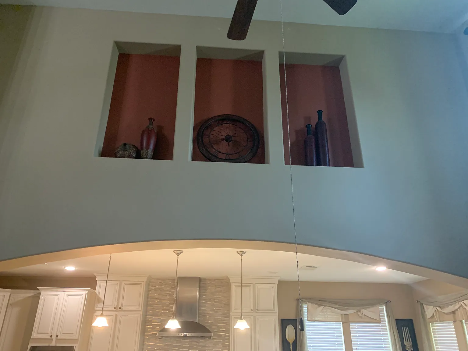 5 bed, 3925 sqft, $3,700 — Photo 1