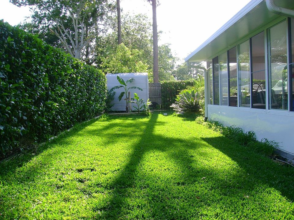 Back yard facing sun room