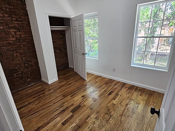 4th image of 136 Johnston St Floor 2
